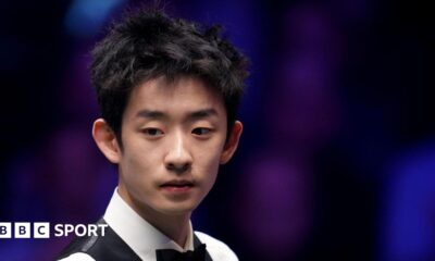 Wu Yize studies the table