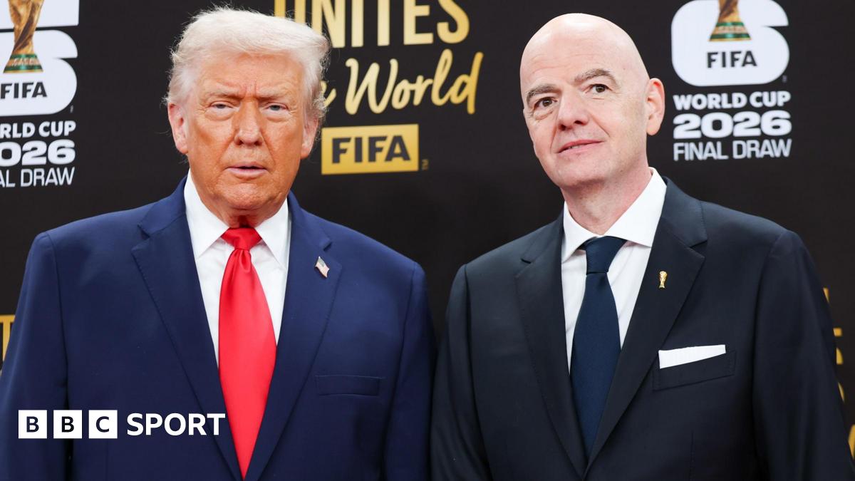 US President Doanld Trump and Fifa president Gianni Infantino stand next to each other
