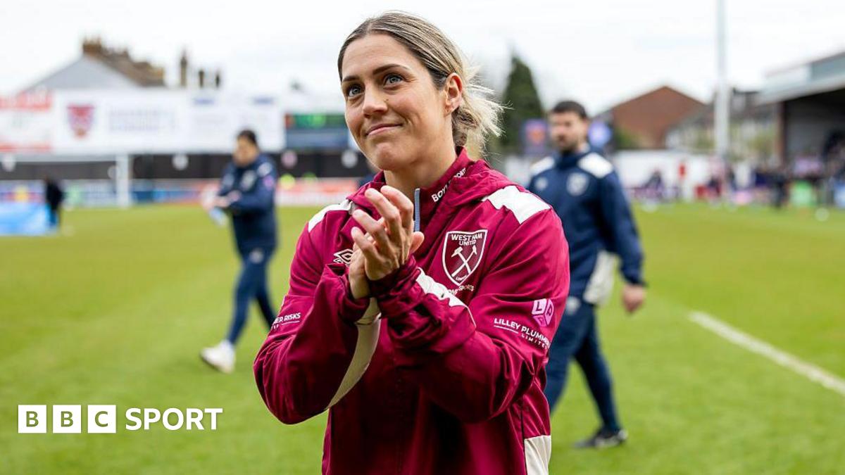 West Ham's Katrina Gorry applauds