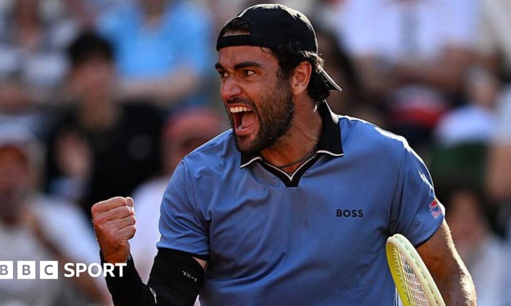 Matteo Berrettini holds up his fist and celebrates