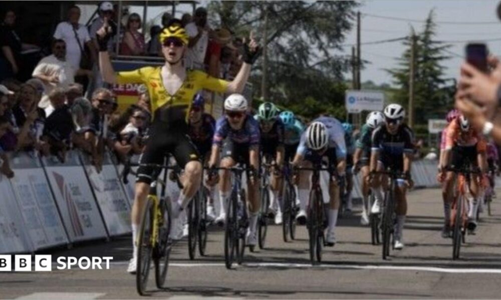 Elliot Rowe leads the way on the track