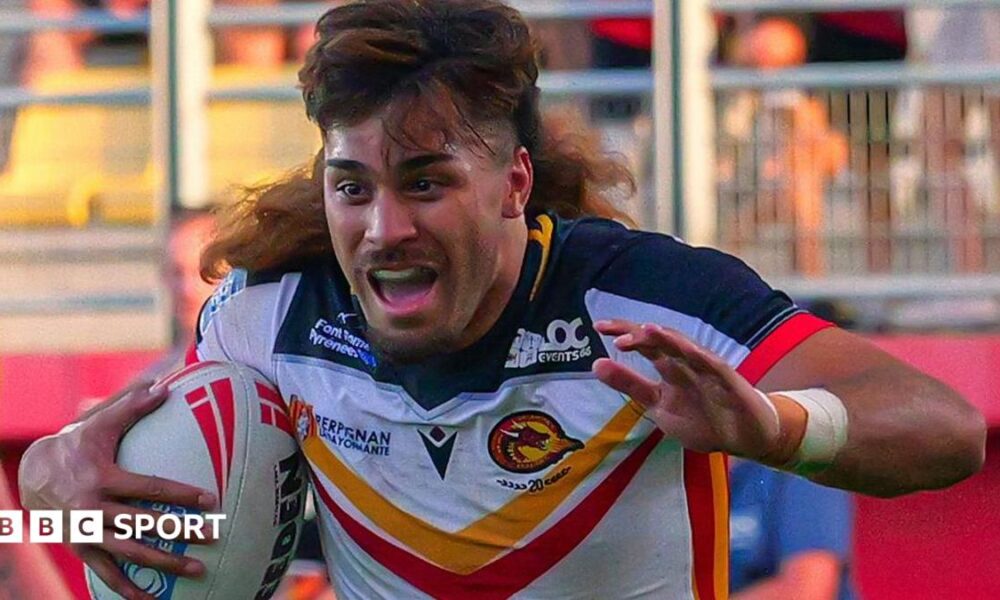 Solomona Faataape in action for Catalans Dragons against Castleford