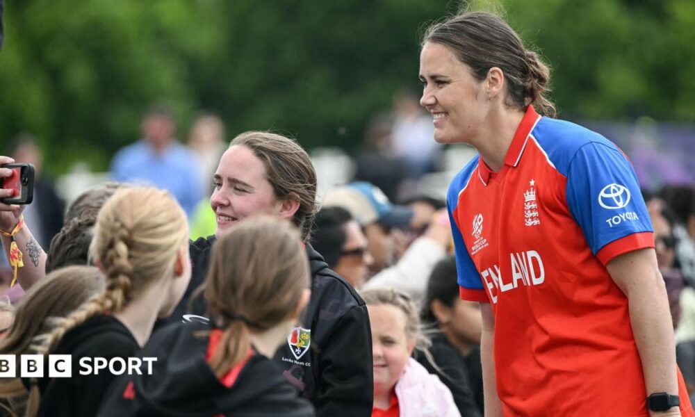 Nat Sciver-Brunt poses for selfie with young supporters