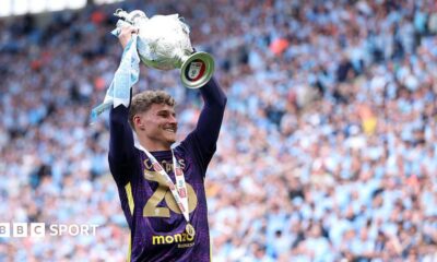 Carl Rushworth holds the 2025-26 Championship trophy aloft