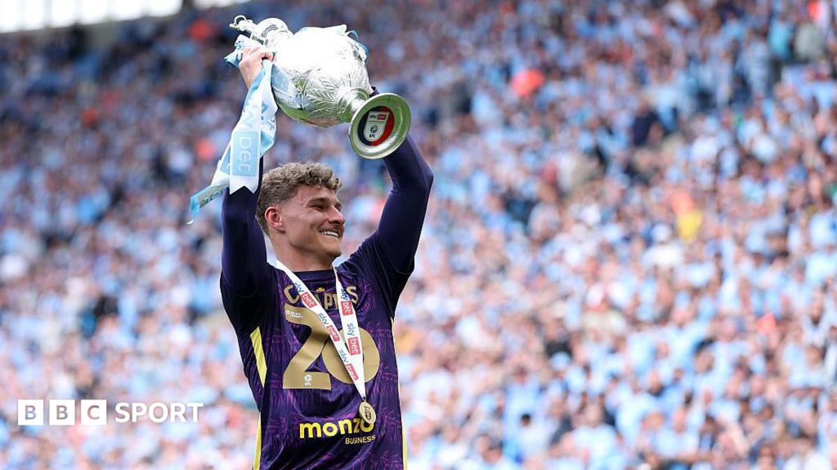 Carl Rushworth holds the 2025-26 Championship trophy aloft