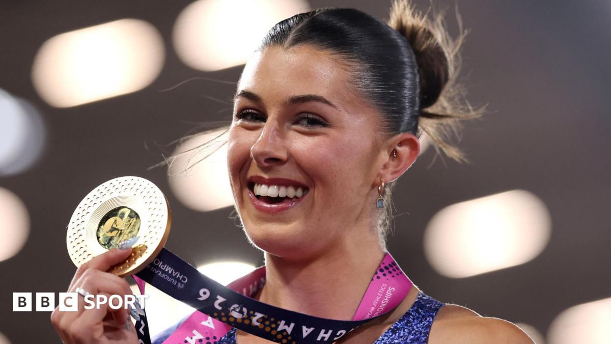 Amy Hunt celebrates with her gold medal in Birmingham