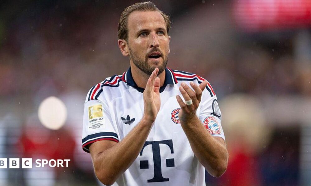 Harry Kane applauds Bayern Munich fans