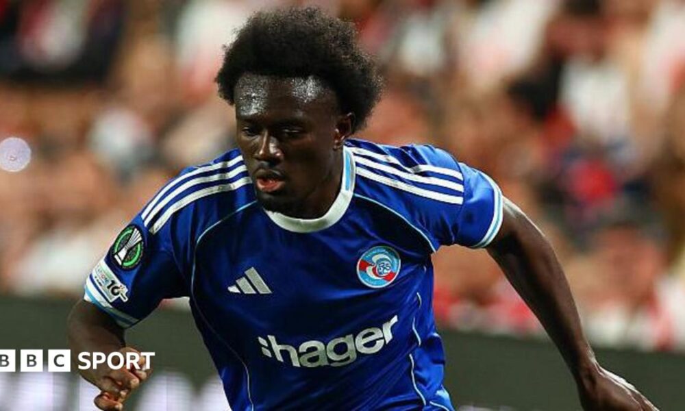 Abdoul Ouattara playing for Strasbourg