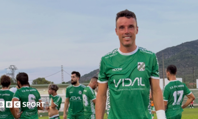 A smiling Roberto Bautista Agut in the CD Els Ibarsos green kit