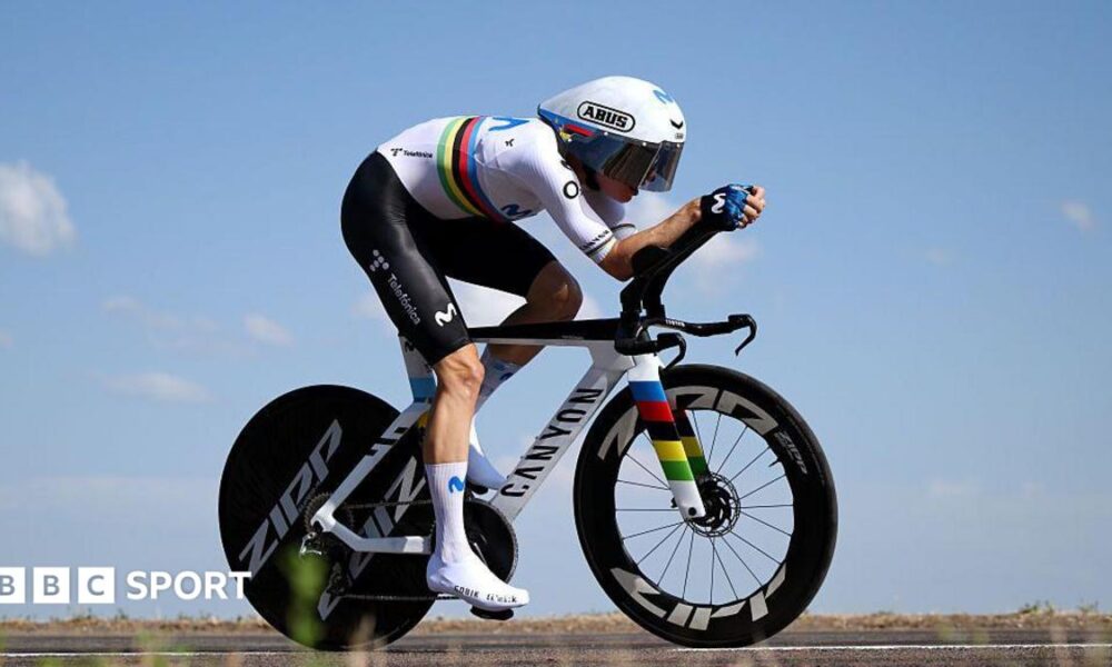 Marlen Reusser of Switzerland and Team Movistar competes during the Tour de France Femmes time trial stage from Gevrey-Chambertin to Dijon