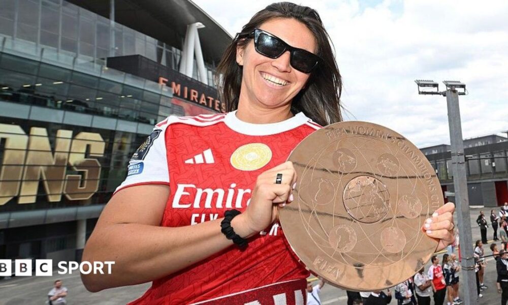 Mariona Caldentey holds the Women's Champions Cup